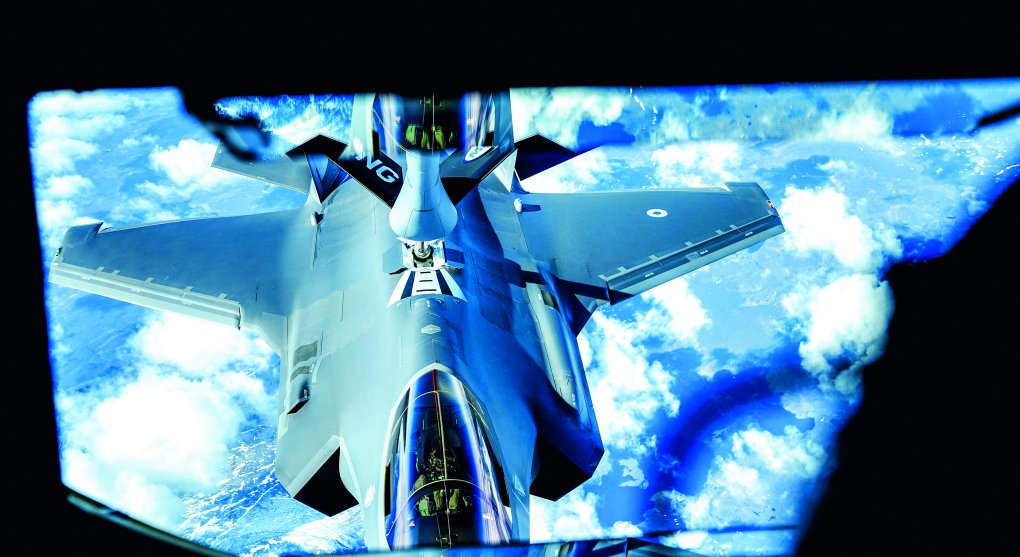 Víc v opravně než ve vzduchu. Jaká jsou rizika nákupu F-35?
