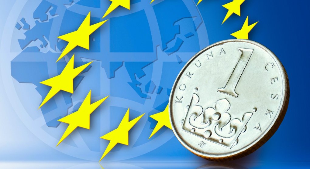 Komentář: Přijímat teď euro by byl nesmysl. A pro ODS politická sebevražda