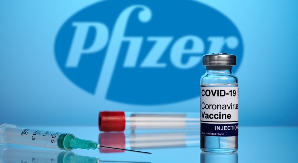 Pfizer žaluje Polsko, protože odmítlo jeho covidové vakcíny