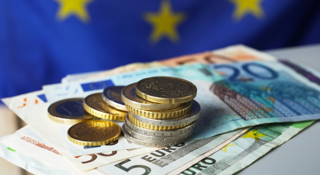 Zámečník: Přijmout euro, nebo ne? Pro sebevědomou zemi jde o zástupné téma