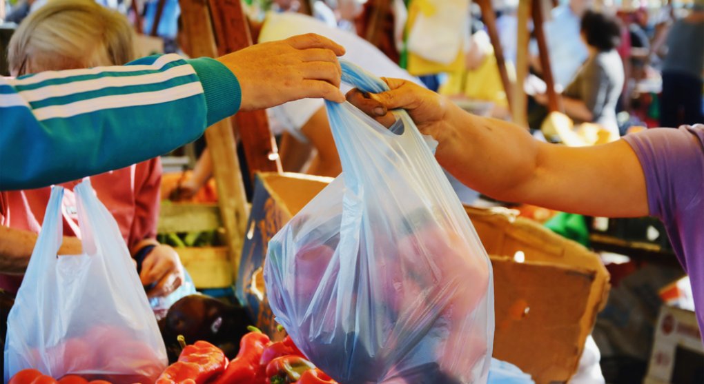 Dubaj zakázala používání jednorázových plastů. Za pytlík hrozí pokuta až dvanáct tisíc korun
